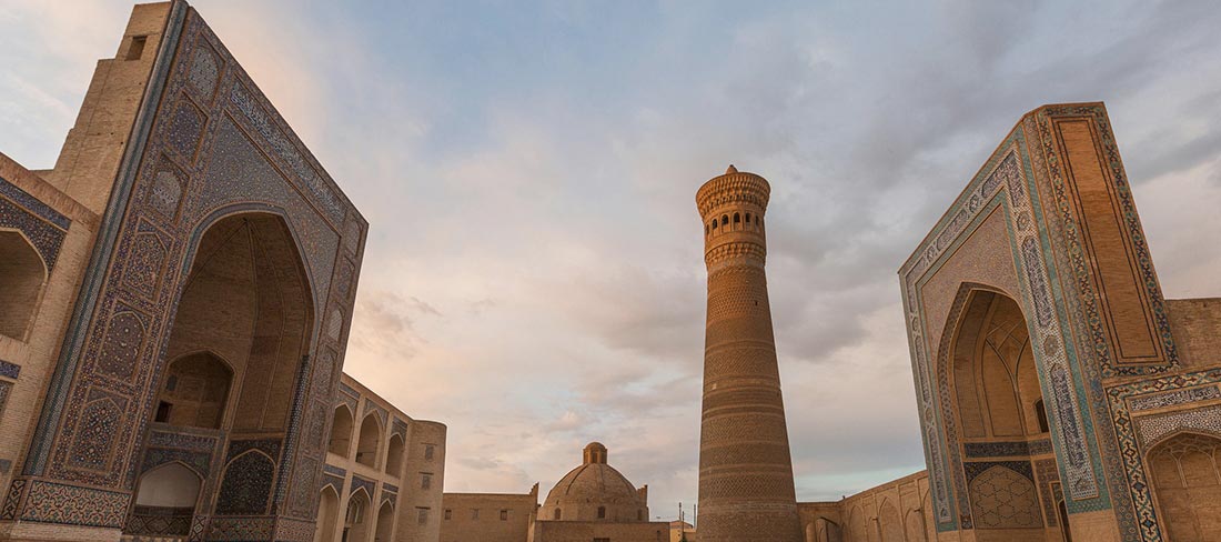 minarete e mesquita kalon