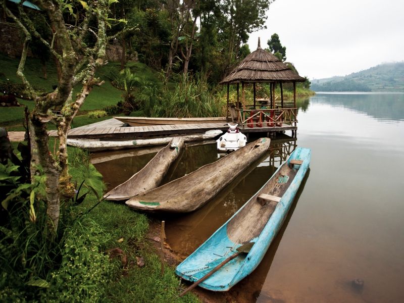 passeio-canoa-tradicional-uganda
